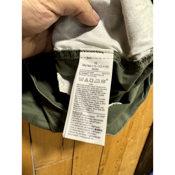 Gap Green Shorts - Picture 2 of 5